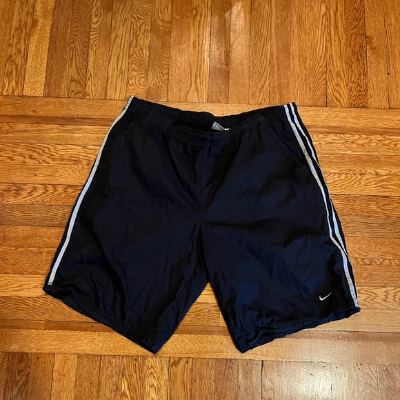 Essential Y2K‎ vintage Nike shorts - Picture 1 of 7